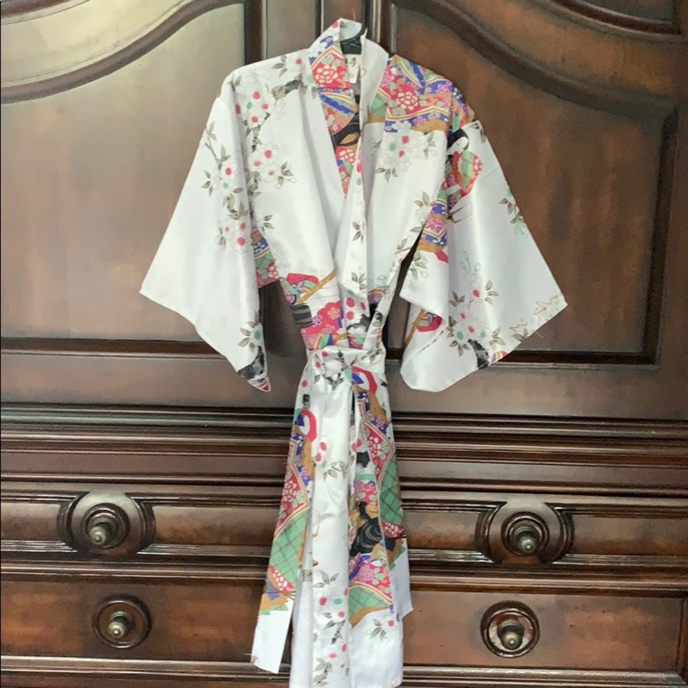 Beautiful geisha kimono for a little girl - Picture 1 of 3